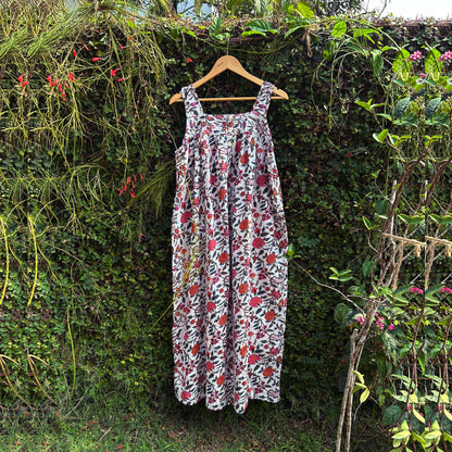 Sleevless Pintuck Yoke Ladies Cotton Nightwear
