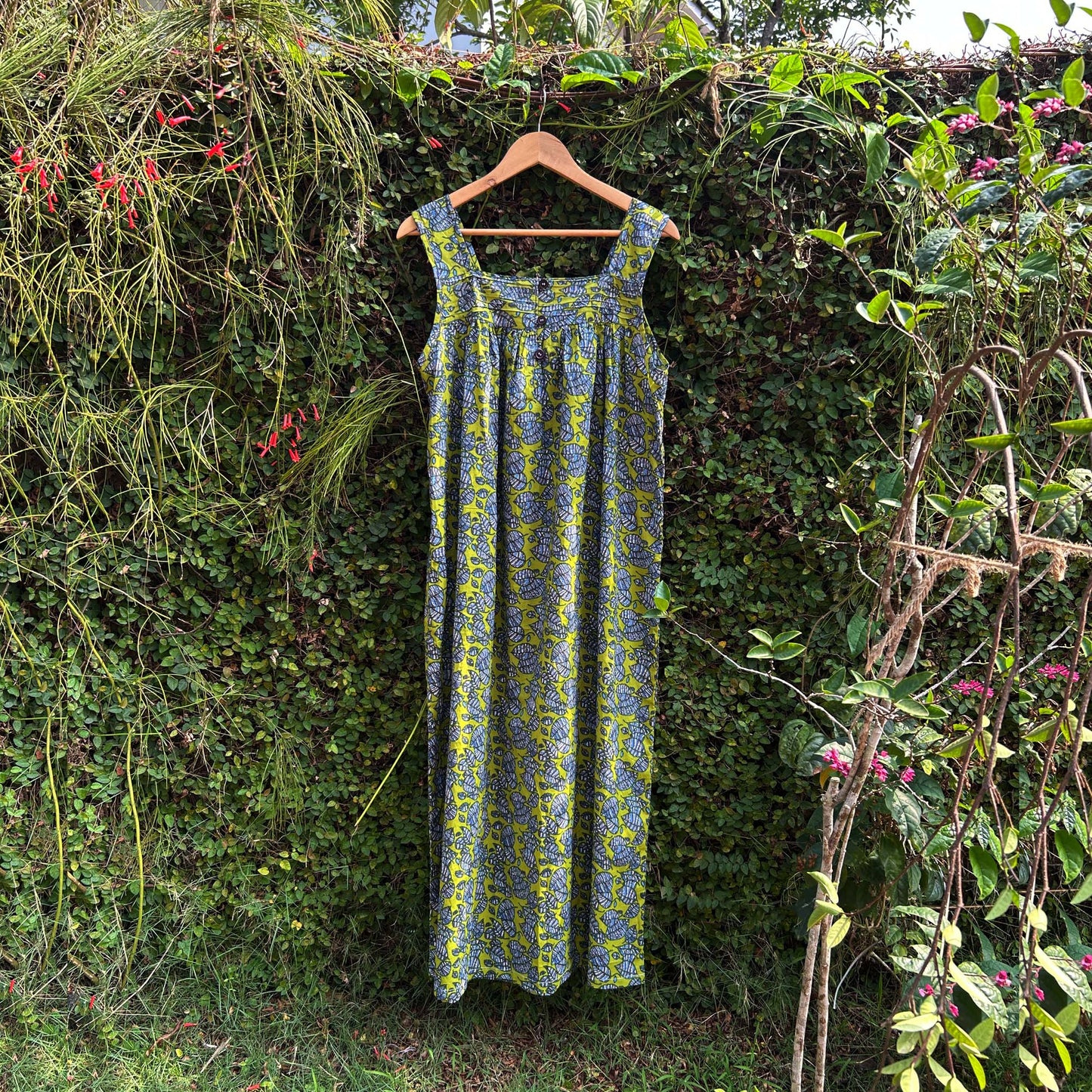 Sleevless Pintuck Yoke Ladies Cotton Nightwear