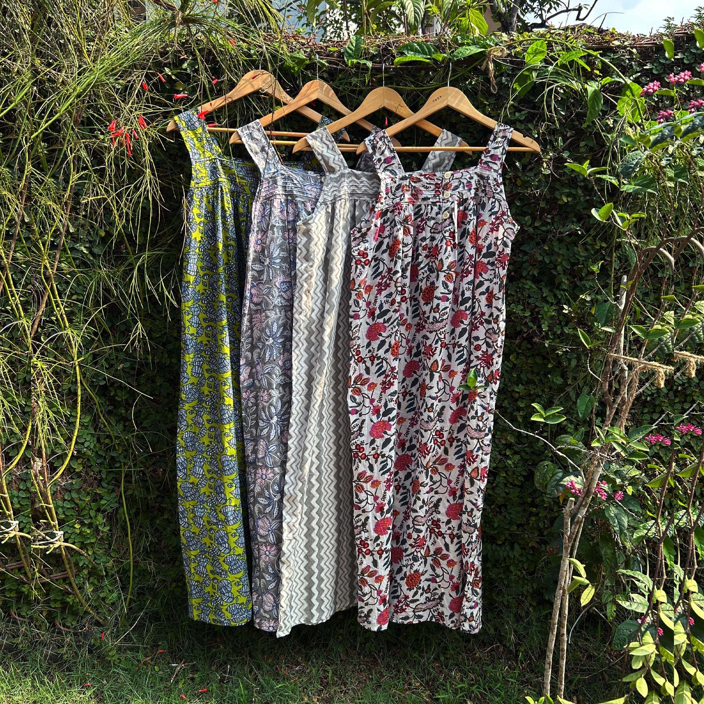 Sleevless Pintuck Yoke Ladies Cotton Nightwear