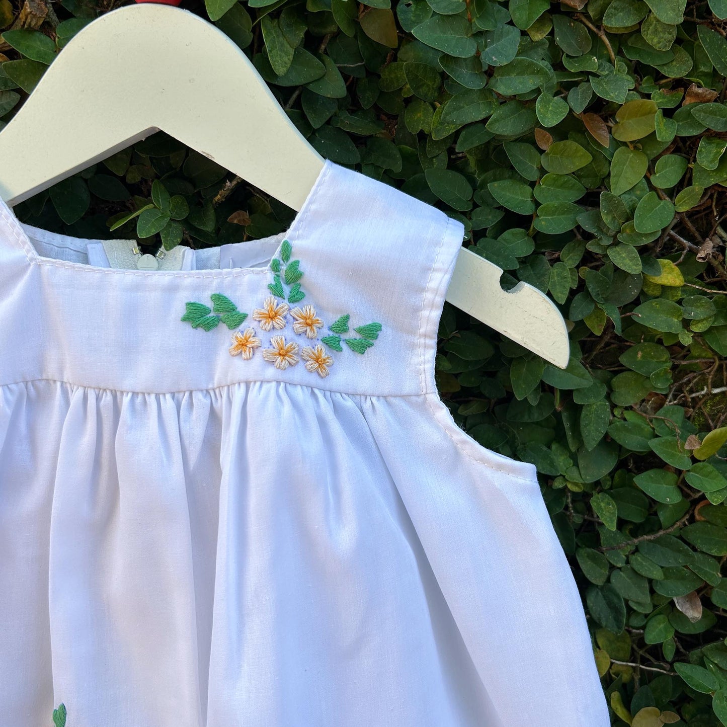 Fresh Daisies Sleeveless White Dress